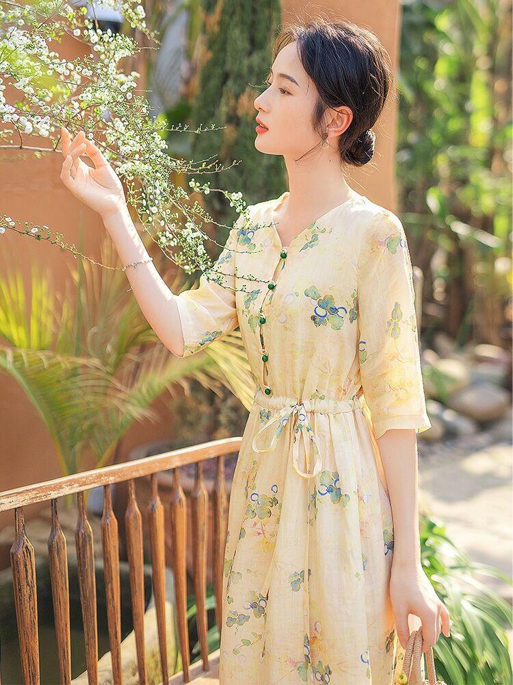 

Платье женское с принтом, V-образным вырезом и короткими рукавами, лето 2025, новое, свободное, на шнуровке на талии, темпераментное, элегантное длинное платье, детское M жёлтый