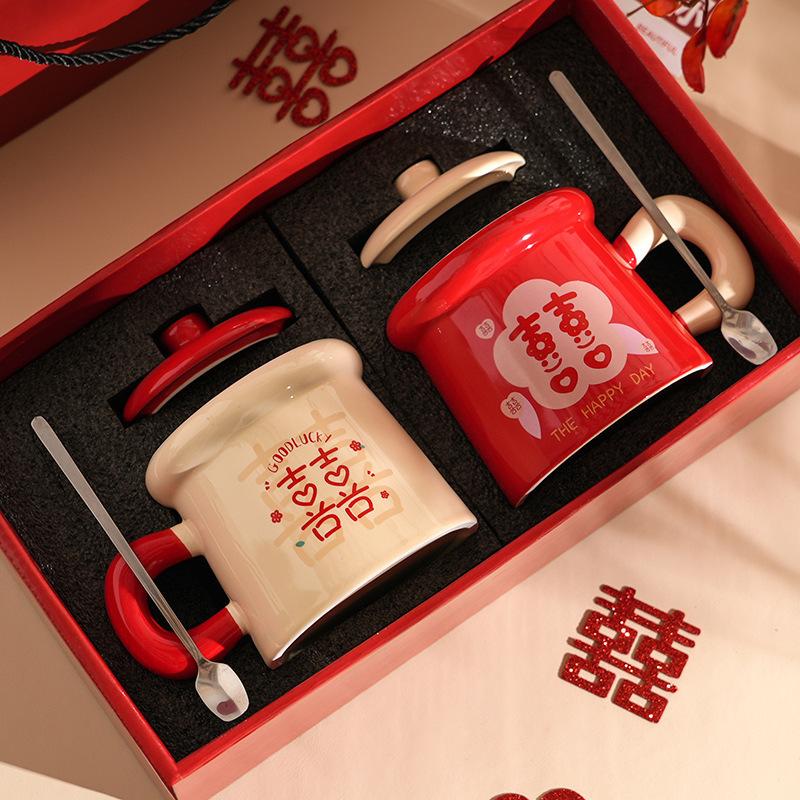 Couple cups, a pair of festive national style ceramic cups, wedding mugs with lids and spoons, Valentine's Day gifts, water cups, gift boxes.