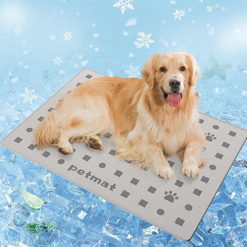 

Pet Ice Silk Cooling Mat - Summer Comfort for Dogs and Cats 45x60 cm