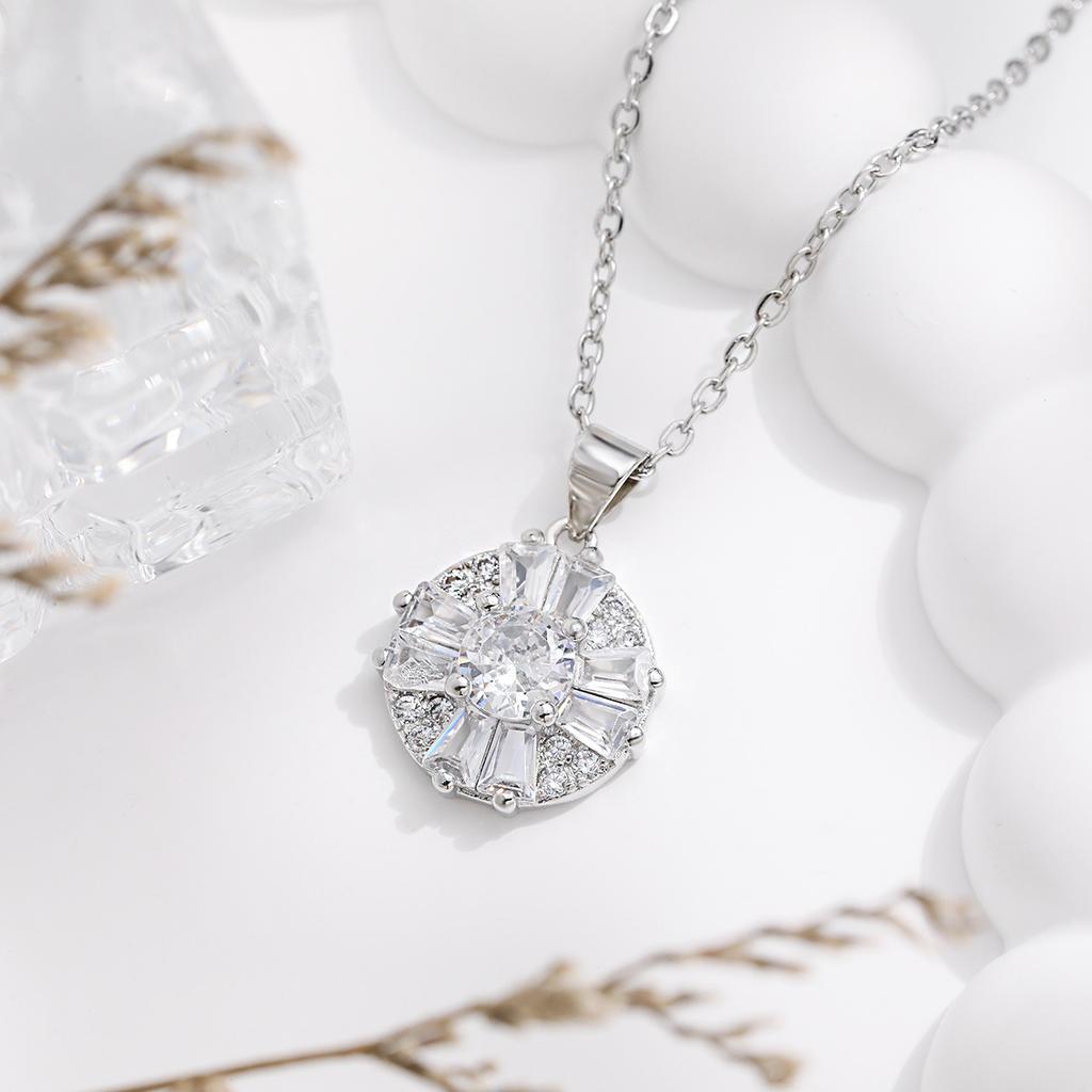 Flower Niche Design Sense Collarbone Chain, Pendant Temperament Fashionable Rotating Zircon Necklace Women