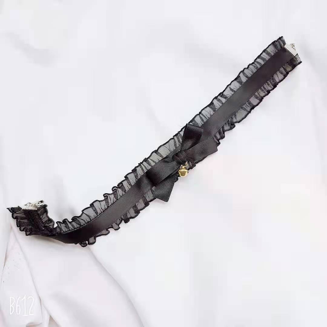 

Намисто з чорним бантом з мереживним коміром