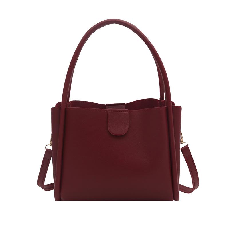 

2025 winter new retro simple women s bag Korean version fashionable solid color shoulder large capacity versatile messenger bucket bag червоний