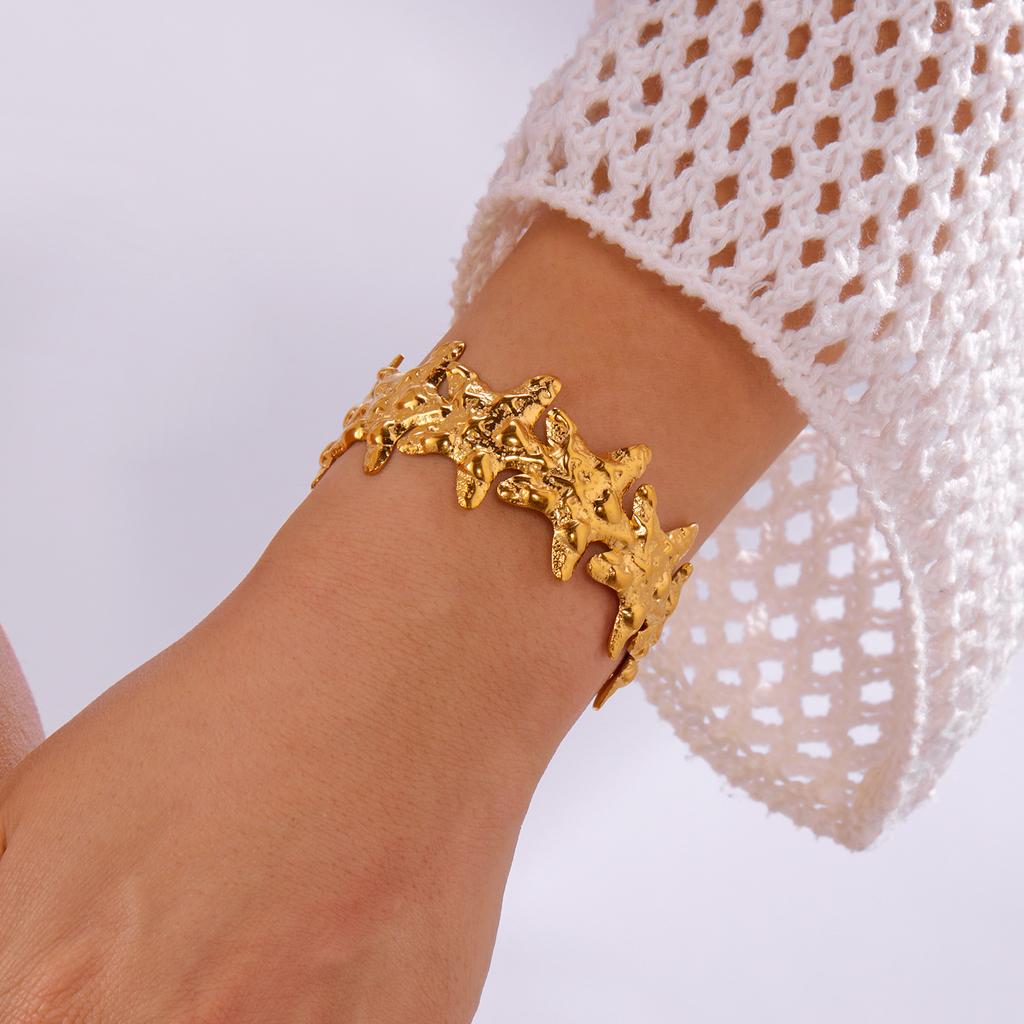 Vintage Stainless Steel Wide Cuff Bangle for Women Gold Color Starfish Flower Heart Open Chunky Exaggerated Bracelet Jewelry