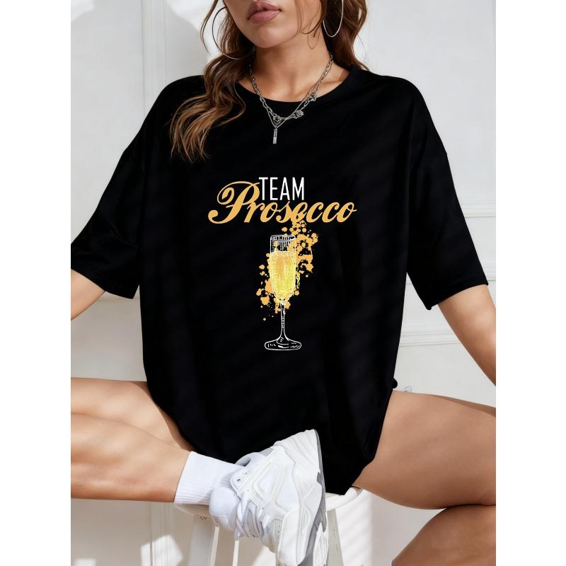 T-shirt Bianca Oversize con Stampa di Bicchiere da Prosecco e Champagne Outfit Estivo Casual da Donna