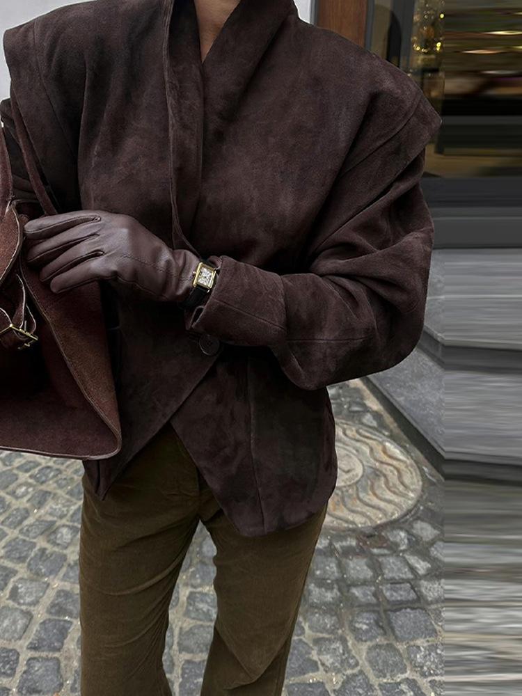 Damska kurtka z zamszu z klapami i paskiem w talii, styl retro, kolekcja Jesień/Zima 2025