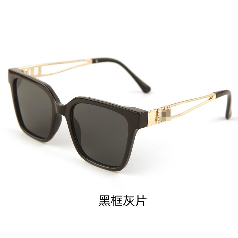 Square Frame Hollow Out Sunglasses for Men Women Brand Design Fashion Vintage Metal Golden Sun Glasses Unisex Eyewear