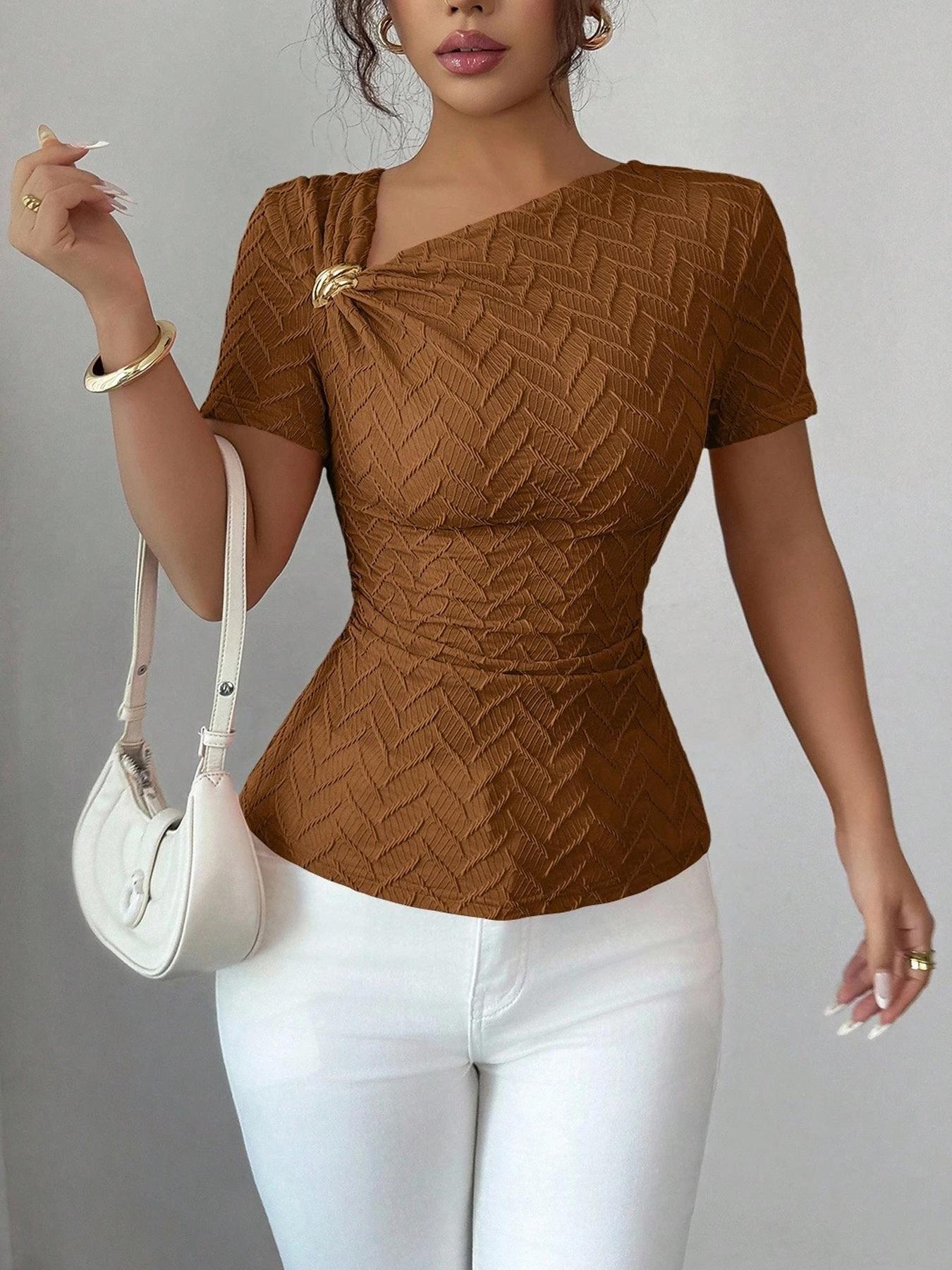 Elegant Fitted Knit Asymmetric Neck Short Sleeve Top With 3d Gold Button S коричневый