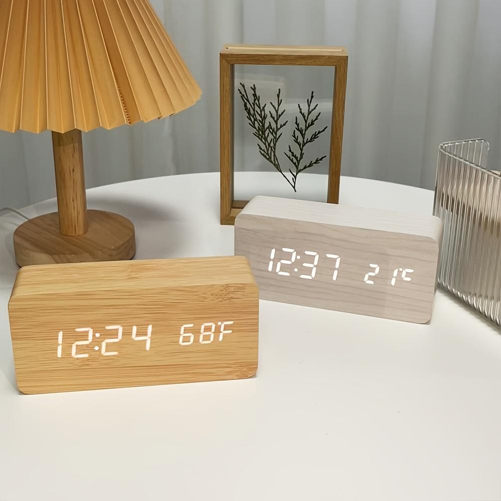 1 Stück einfacher Mode Leben Holzwecker, Schlafzimmer Arbeitszimmer Heim dekorative Kunst, Nachttischwecker, USB-Stromversorgung kann ein Geschenk sein