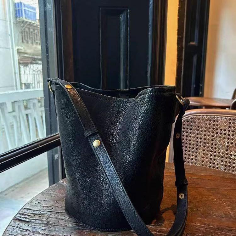 Retro Fashion Literary Soft Leather Bucket Tote Bag Niche Commuting Going Out Daily Shopping Large Capacity Underarm Bag