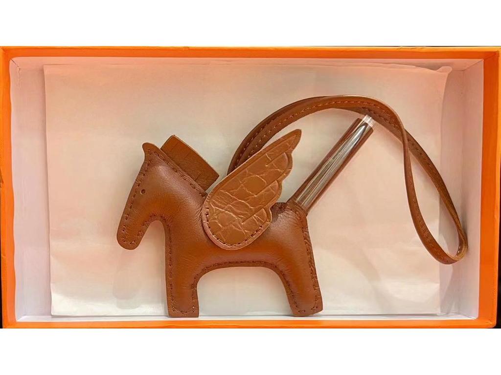 Håndsømmet Ekte Skinn Pony Veskeanheng - Søtt Lammeskinn Flygende Hest Design