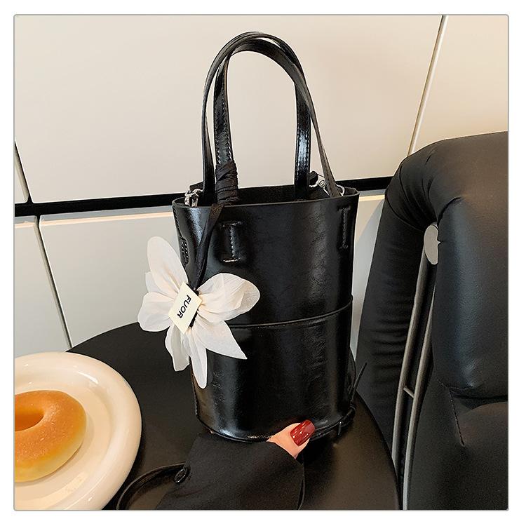 

High-end underarm fashion bucket bag women s new spring and summer simple and versatile single shoulder oblique span bag