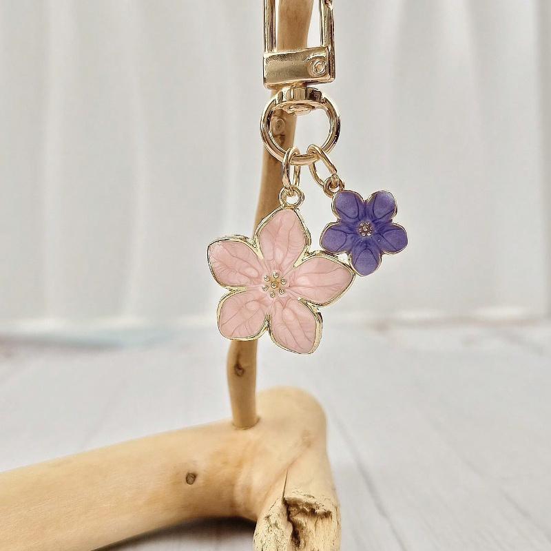 Alloy Sakura Flower Keychain Graceful Floral Design with Tag Suitable for Bag Charm Car Keys Couples Birthday & Holiday Gifts Pink Gifts