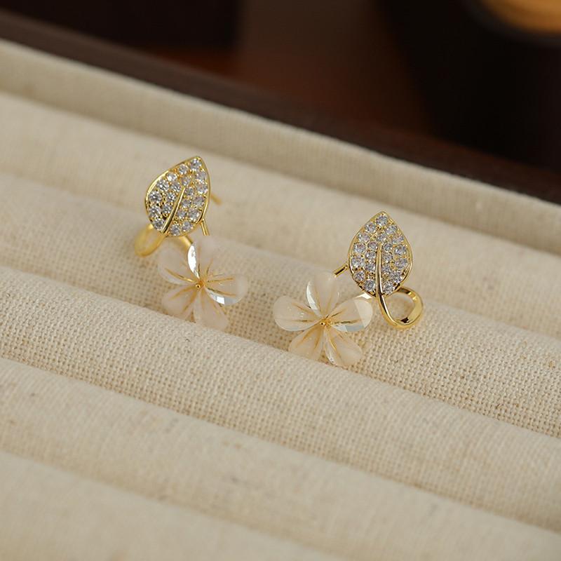 Exquisite Zircon Leaf Flower Golden Earrings For Women able Personalized Daily Accessory Party Jewelry Birthday Gifts