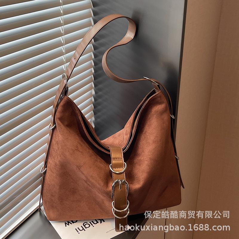Autumn and Winter Retro Matte Shoulder Bag Women's 2025 New High-end Versatile Commuter Bag Fashion Niche Messenger Bag