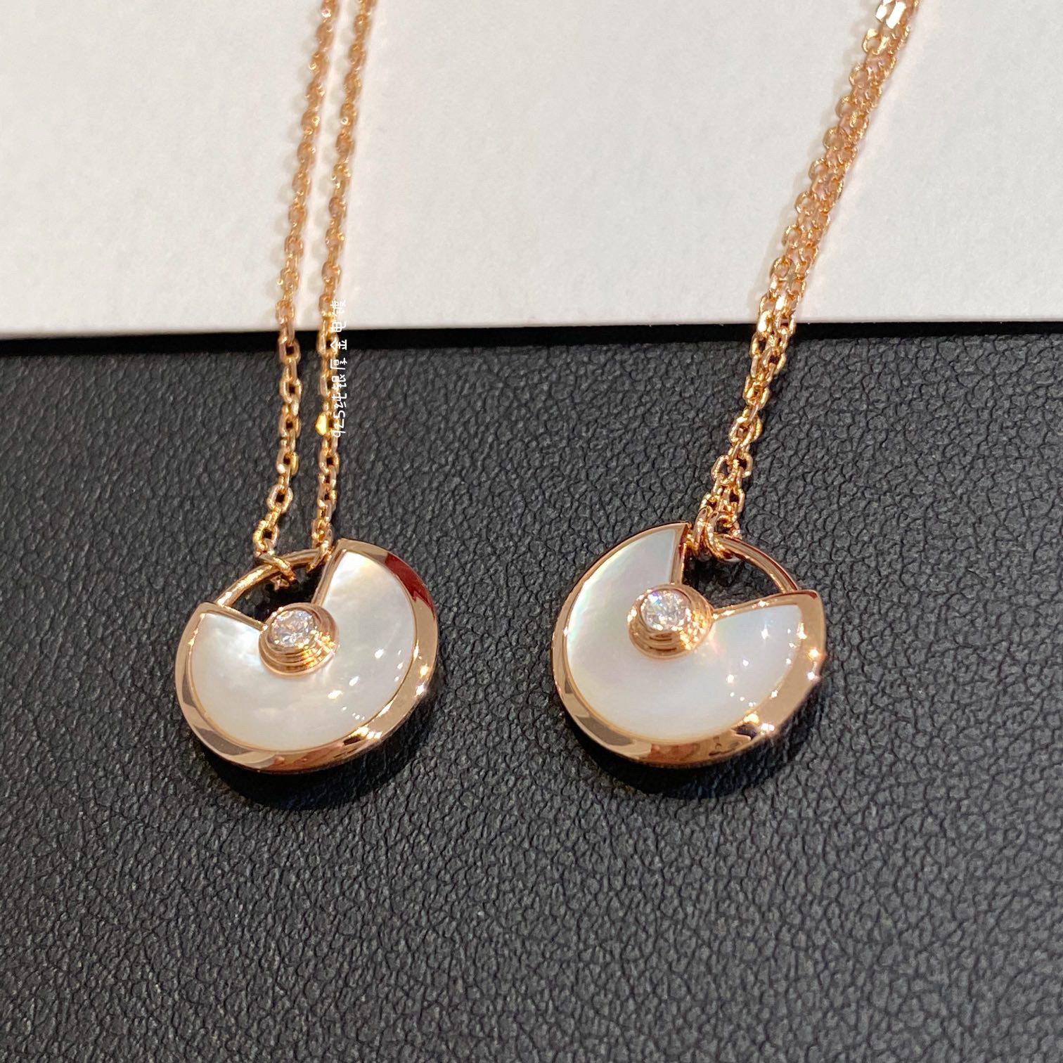 

Rose Gold-Plated UFO Mother-of-Pearl & Agate Necklace White Mother-of-Pearl