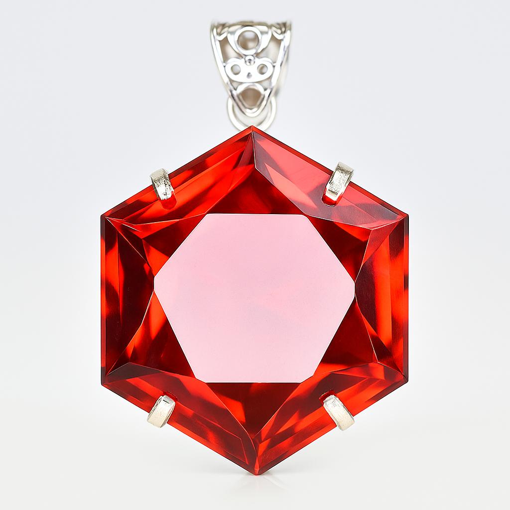 Czerwony Rubin Syntetyczny 104 Ct Fantazyjny Wisiorek Certyfikowane Srebro Próby 925 AI-79-NS