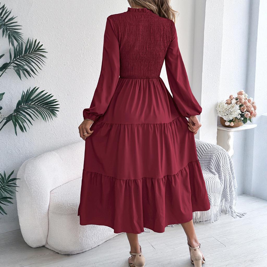 Modieuze, kleurrijke, ronde halsjurk met lange mouwen en een losvallende pasvorm voor dames.