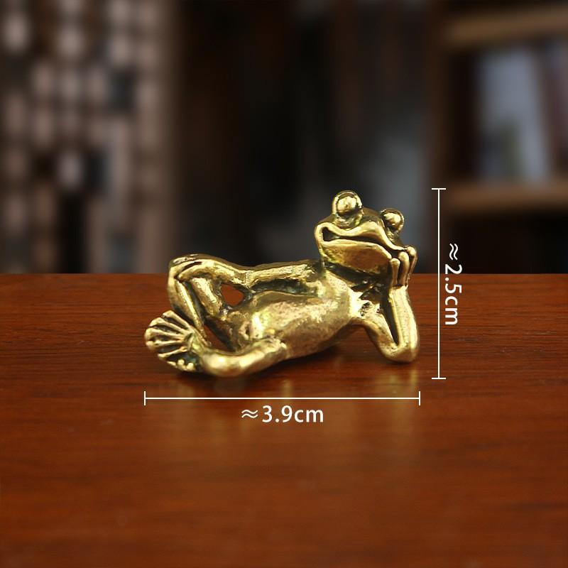 

1Pcs Mini Lotus Leaf Frog Figurines Sleeping Position Frog Brass Ornament Copper Animal Tea Pet Home Decorations Antique Crafts