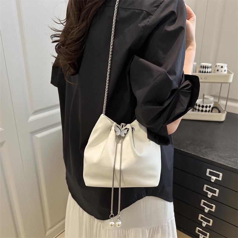 Summer New Popular Aesthetic Casual Simple Fashion Chain Commuter Shoulder Crossbody Bucket Bag Lightweight Bag