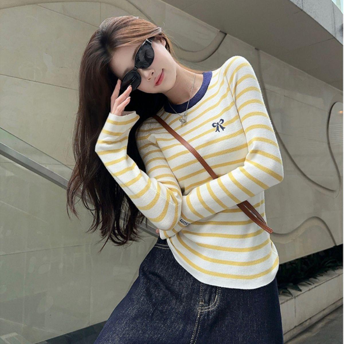 

Полосатый трикотажный базовый слой с длинными рукавами для женщин, облегающего кроя, со свитером и бантом one size жёлтый