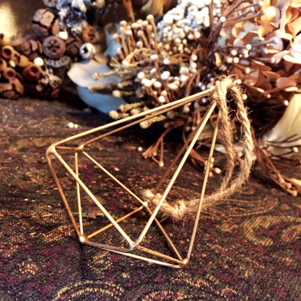 AnW Iron Plant Hanger for Air Plants Hanging Decoration Pot Plant Holder Pot Interior Decoration Gold (3. (Medium))