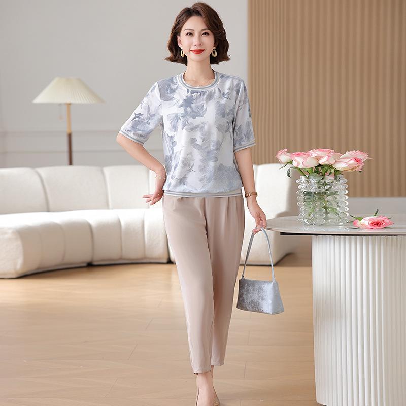 

Stylish 2026 Summer Set for Women: Short-Sleeved Top and Pants Two-Piece for Middle-Aged and Elderly Moms 3XL [Recommended 115-130 lbs]