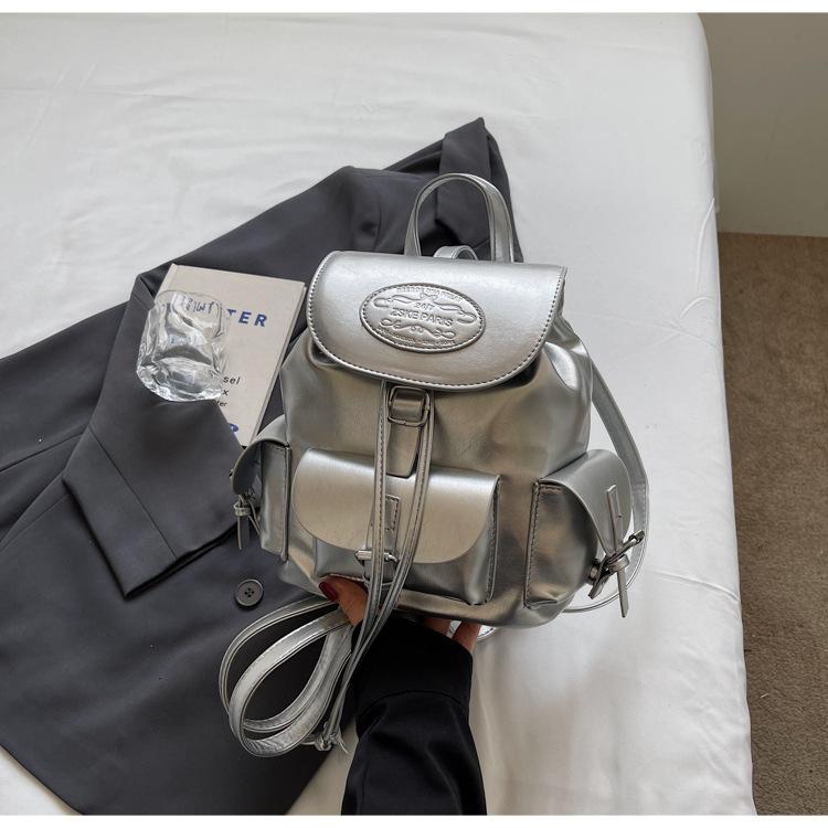 

Рюкзак в стиле колледжа женский 2025 новая мода универсальная сумка через плечо корейский нишевый дизайн портативная сумка для поездок серебряный