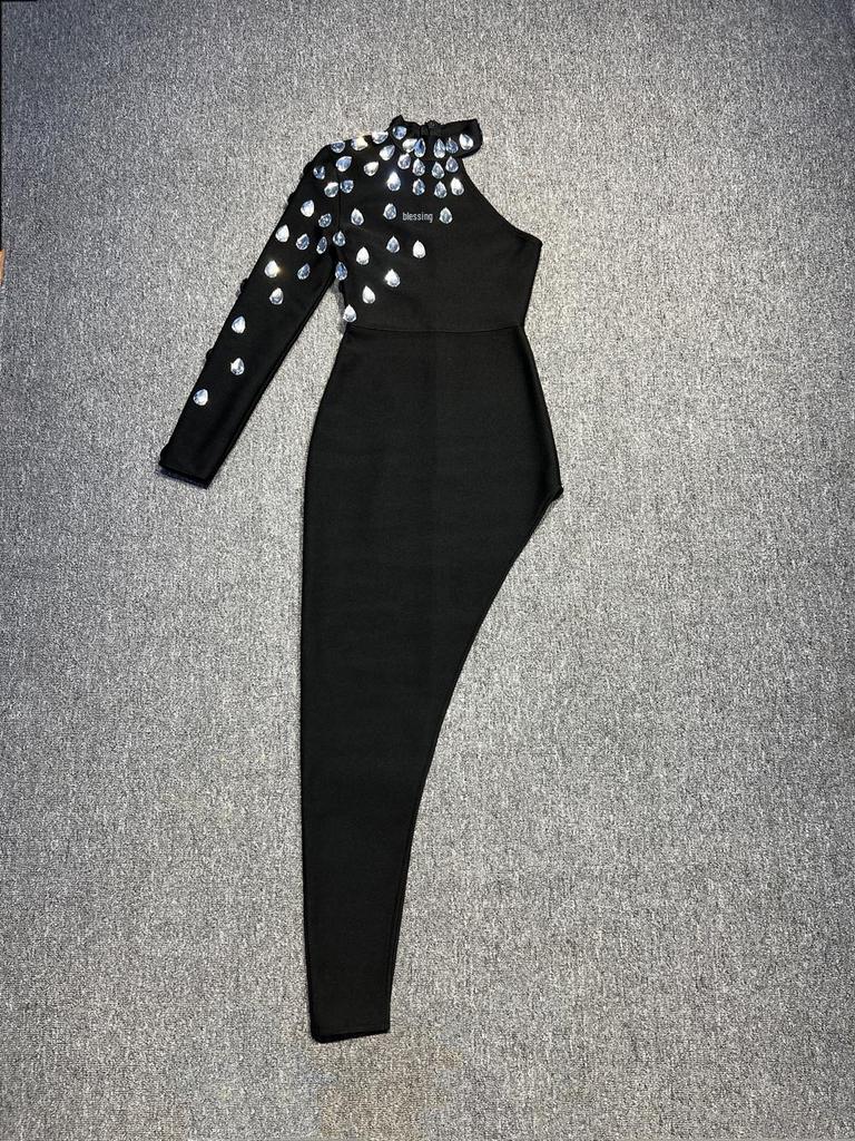 European & American High-End Sexy One-Shoulder Studded Bandage Dress - Long-Sleeved, Slim-Fitting, Luxurious.