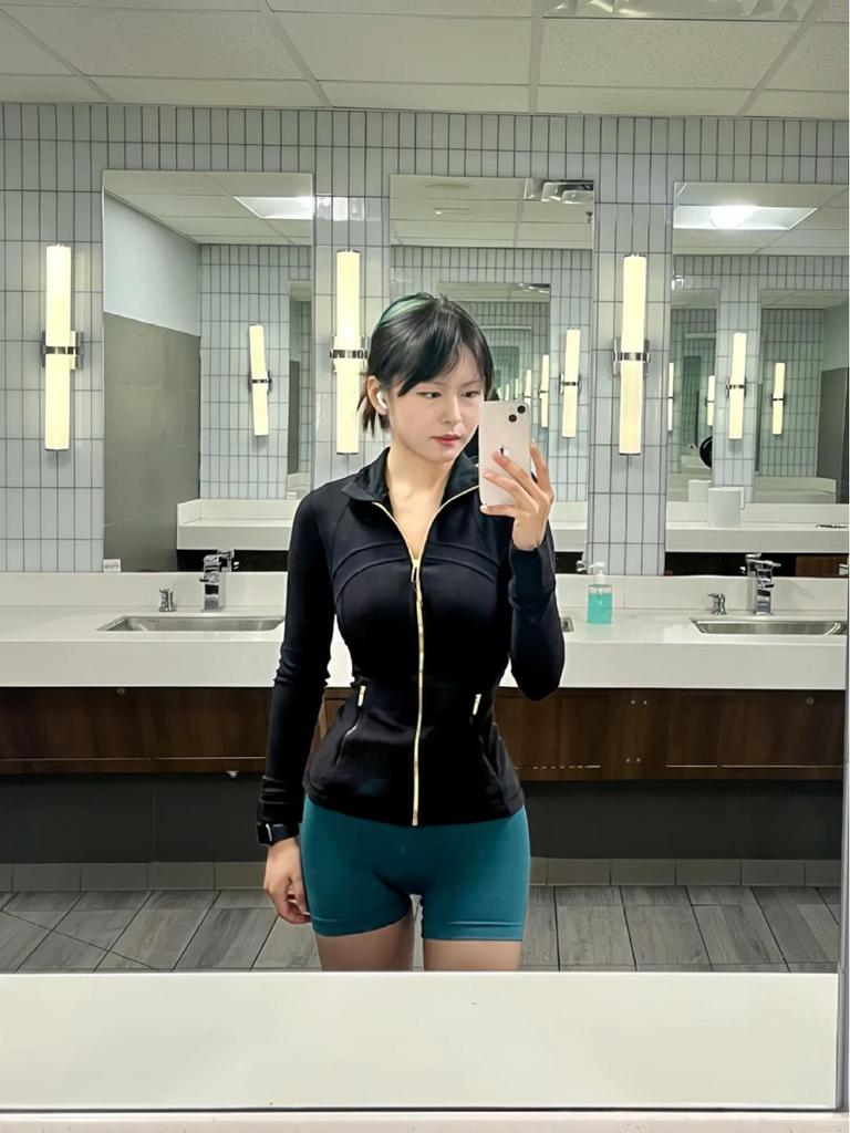 Lulu SLEEK CITY Women's Slim Fit Zipper Cardigan Fitness Jacket with Long Sleeves, Plus Velvet for Yoga.