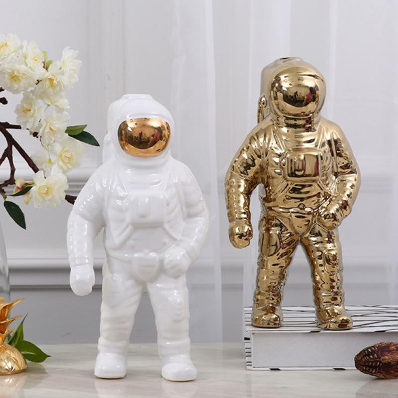 Gold Space Man Sculpture Astronaut Ceramic Vase Creative Modern Cosmonaut Model Ornament Statue Garden Tabletop Home Decoration