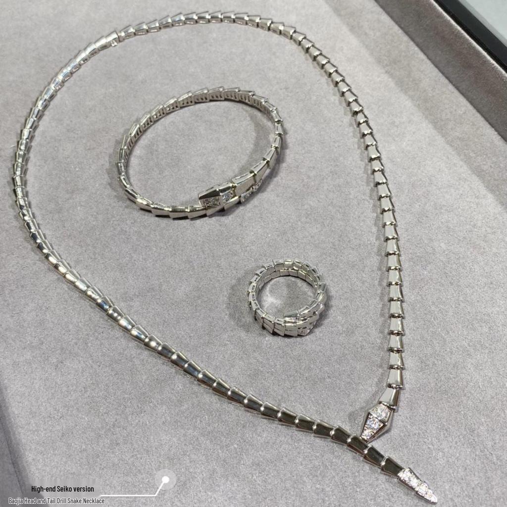 Baojia Diamant-Akzentuierte Schlangenring-Halskette, Luxuriöse Schlangenknochen-Schlüsselbein-Halskette.
