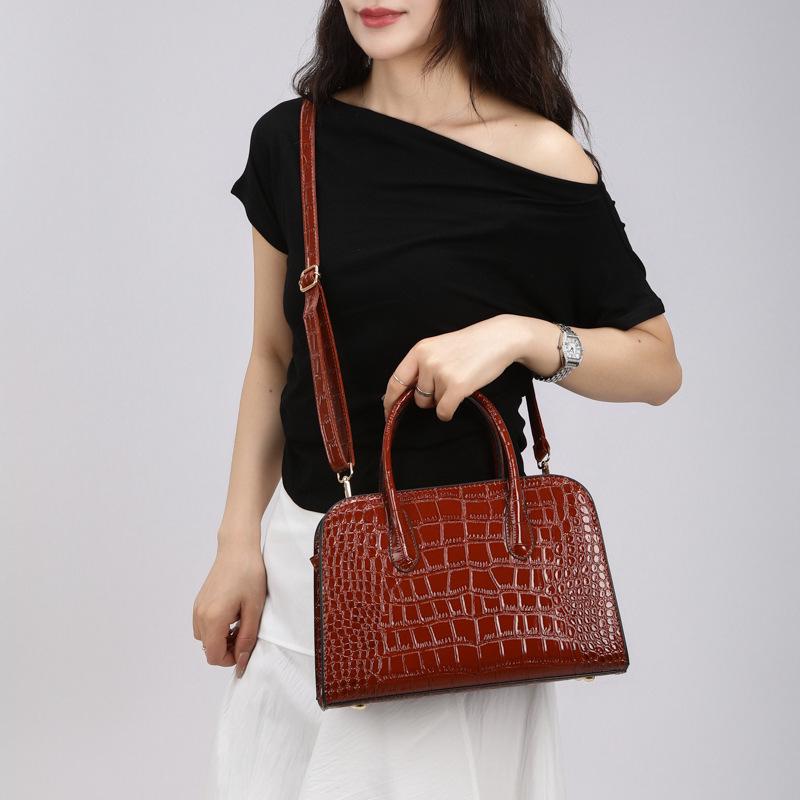 Sac Cabas Commuter en Cuir de Vachette Texture Crocodile 2026: Sac à main grande capacité à texture rétro.