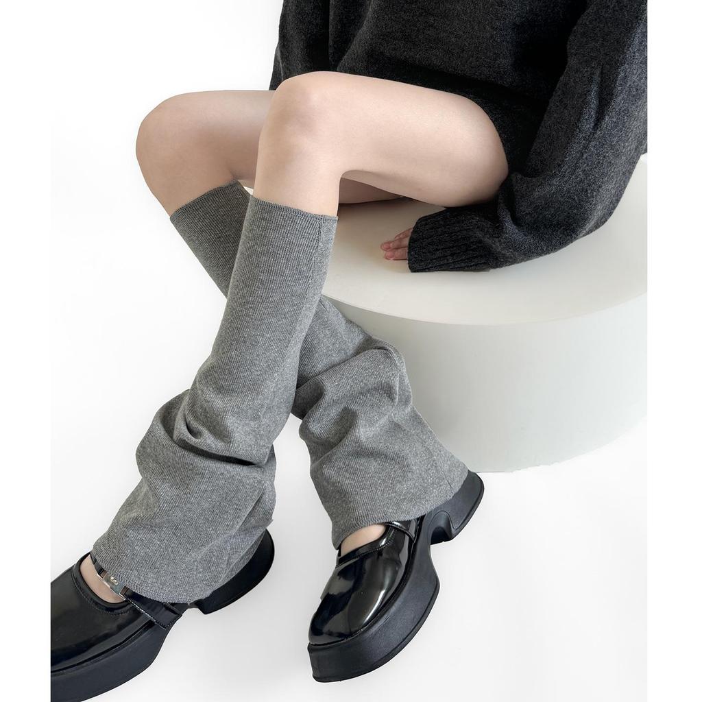 Gray Women's Slimming Micro-Flare Cotton Calf Socks - Solid Color, Elastic, Piled-Up Trapezoidal Leg Covers for Spring and Autumn.