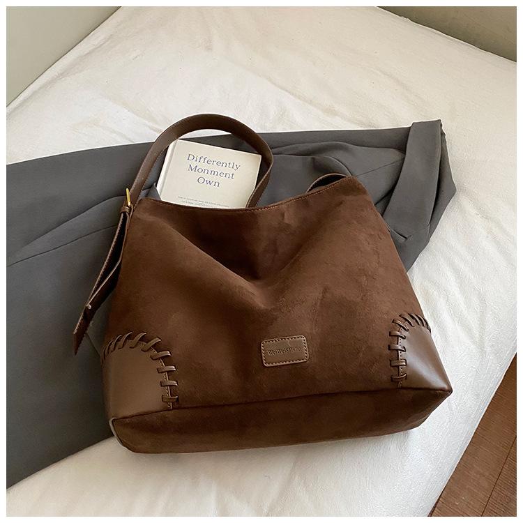 

Ретро замшевая сумка большой вместимости женская 2025 осень новая модная универсальная сумка через плечо сумка-тоут для通勤 кофейный