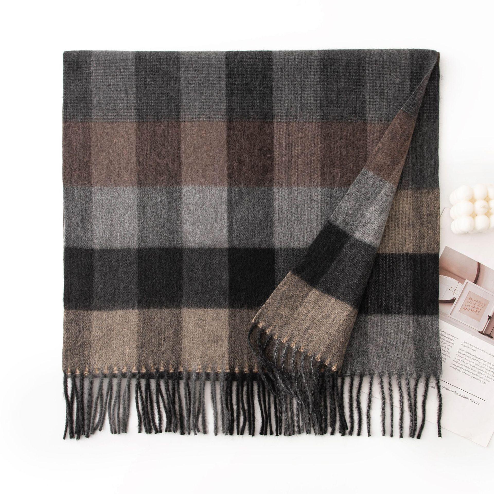 

Scarf with A High-end Feel, Versatile, Thick, Autumn and Winter Check Pattern, Warm and Cozy, Soft To The Touch. 50 * 200CM