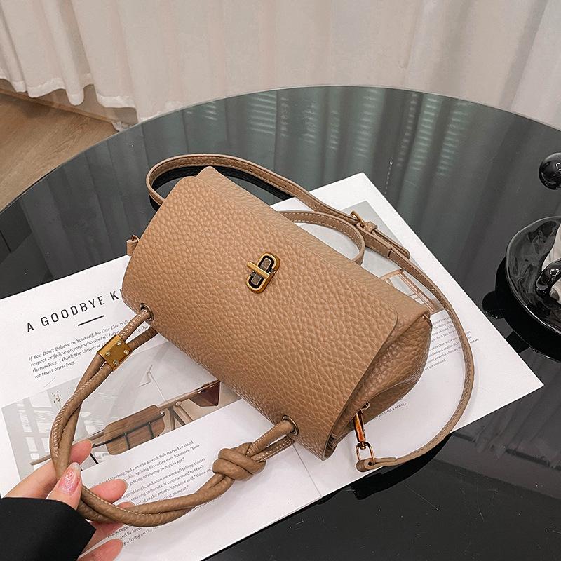 

Премиальная ретро маленькая сумка женская новая осень и зима универсальная сумка-мессенджер модная сумочка хаки