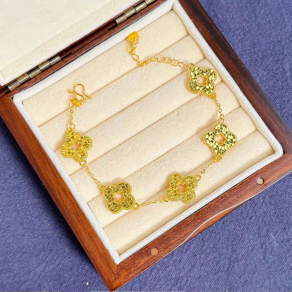 Crushed Ice Clover Necklace & Bracelet Set: Elegant Gift for Girlfriend