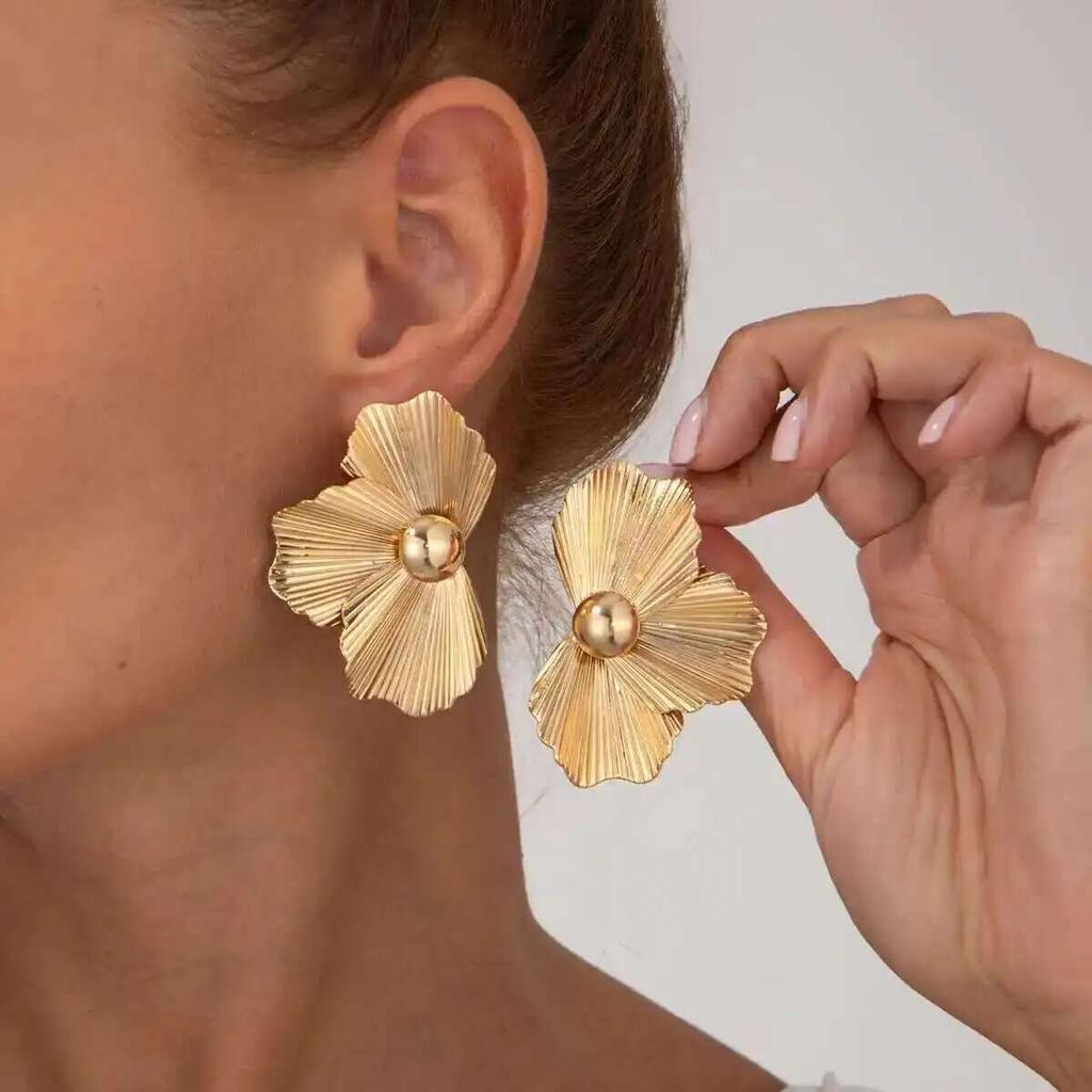 Salircon Exquisite Irregular Half Flower Stud Earrings Women Trendy Elegant Line Petal Earrings Jewelry Accessories Gift New