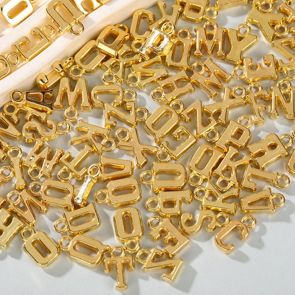 Acryl-Buchstabenperlen-Anhänger mit großem Loch für DIY-Schmuck Pack of 100 Beads