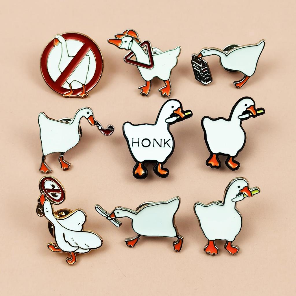 Charming Goose Pose Brooch: Cute Cartoon Animal Metal Badge with Drip Oil Finish.