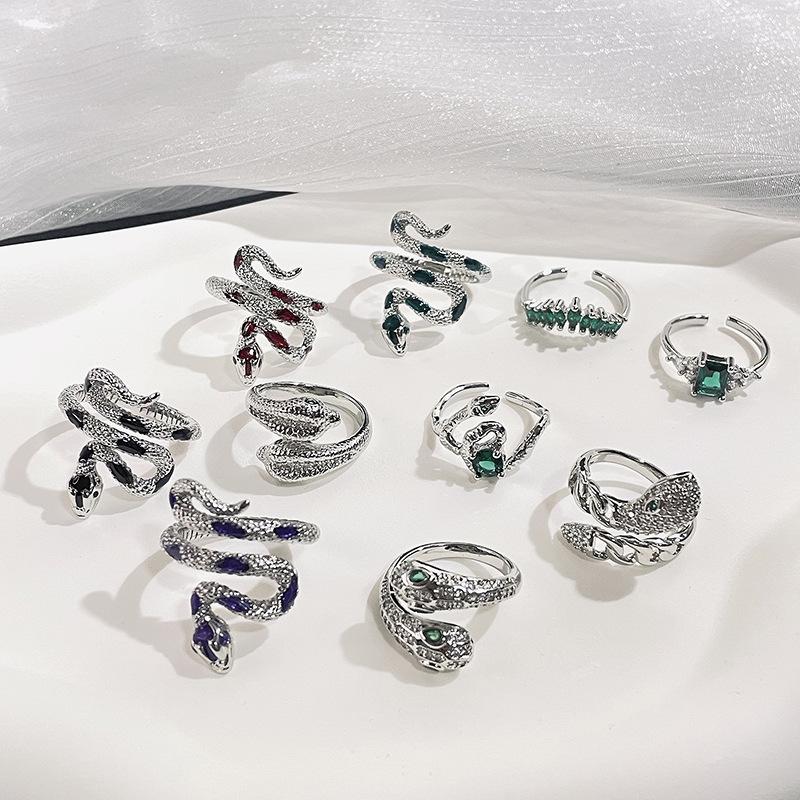 Otevřený prsten se zirkony a hadím motivem, niche design, osobnost, tmavý retro, studený vítr, prsten pro ženy