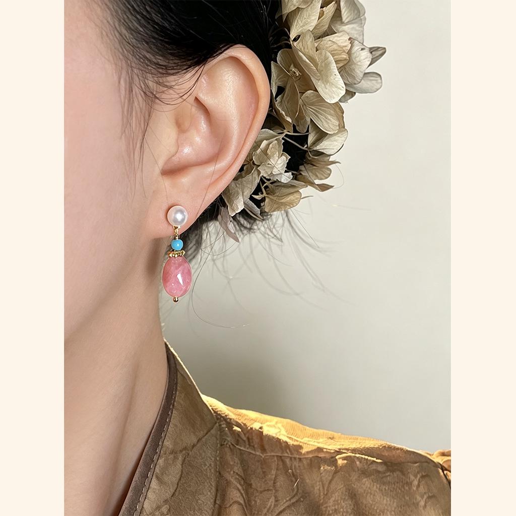 Strawberry Crystal Pearl Stud Earrings - Fresh & Artistic, Elegant Style