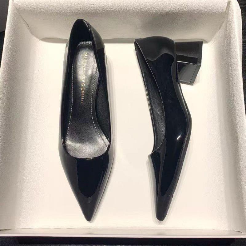 2025 Damen Schwarzes Lackleder Niedriger Absatz Spitzschuh Arbeitsschuhe - Vielseitiges & Schlichtes Design