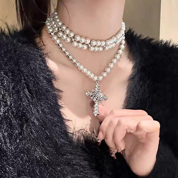 Colier Choker Original cu Perle pe Mai Multe Rânduri – Design de Nișă pentru Fete Îndrăznețe și la Modă