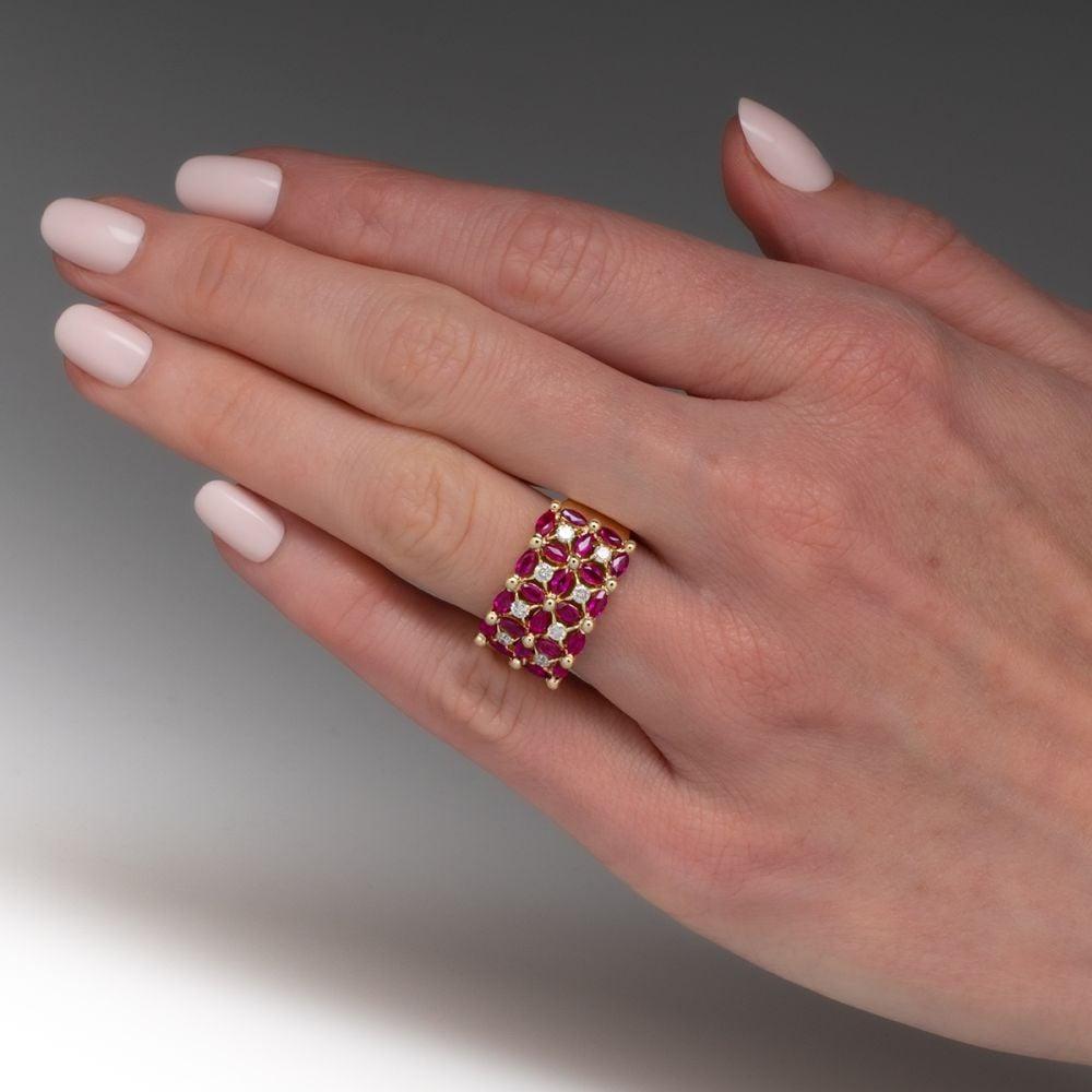 Retro minimalist luxurious zirconia-set ladies' ring, fashionable and creative red and white zirconia-set ring, jewelry gift