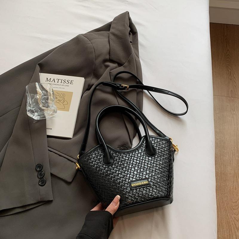 Niche Woven Bags Women's New Summer Versatile Messenger Bags Fashion Handbags Bucket Bags
