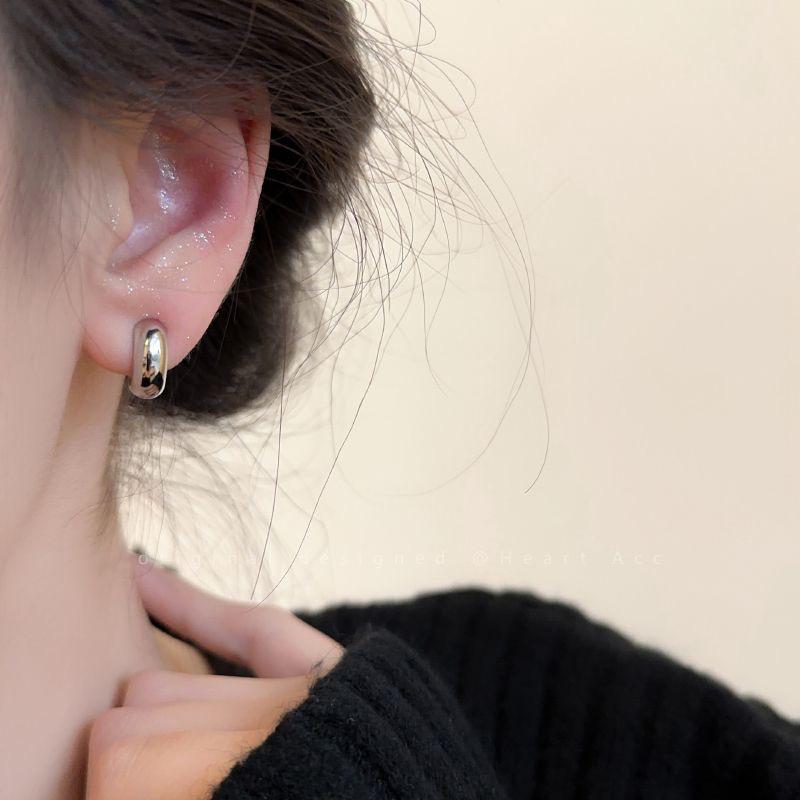 Elegant C-shaped Non-pierced Ear Clips: European & American Fashion Style Jewelry for Women