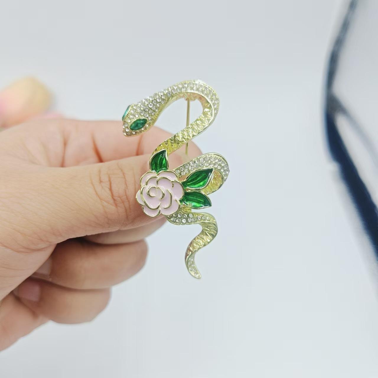 

Броши в виде цветка и змеи для женщин, унисекс, со стразами, милые животные, вечерние, повседневные броши, булавки, подарки