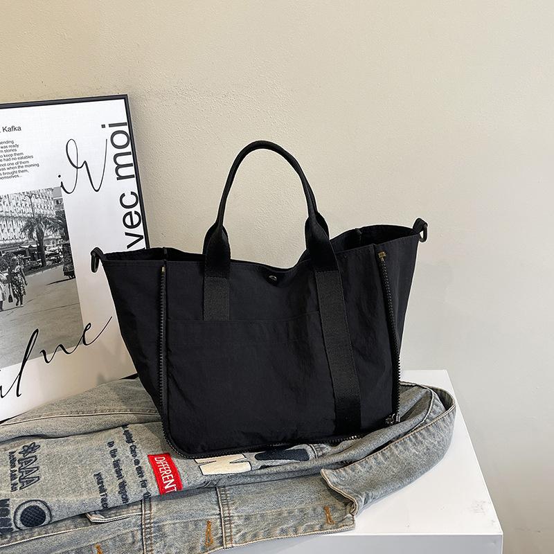 

Nylon spring and summer bag 2025 new handbag versatile shoulder messenger bag large capacity tote bag чорний