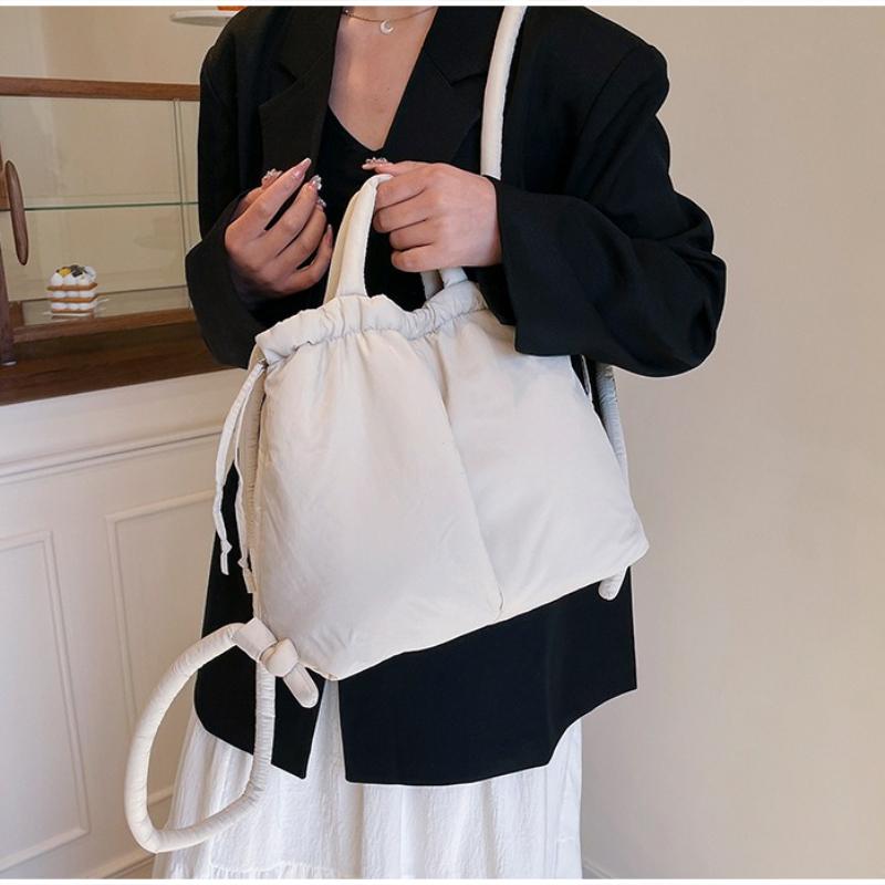 Einfache Nyl-Tragetasche Leichte Tragetasche Daunen gefüllt Stilvolle Umhängetasche Pendler Schulrucksack Reise Damen Crossbody-Tasche